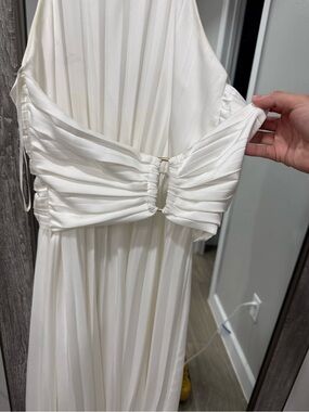 Elegant White Backless Pleated Maxi Dress
